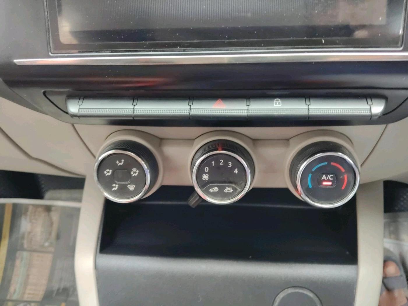 2019 Renault TRIBER RXT, Petrol, Manual, 23,525 km, interior