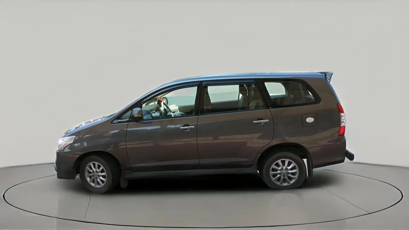 2014 Toyota Innova 2.5 VX 7 STR, Diesel, Manual, 1,26,042 km, exterior