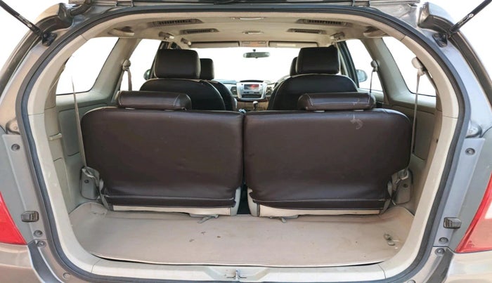 2014 Toyota Innova 2.5 VX 7 STR, Diesel, Manual, 1,26,042 km, exterior