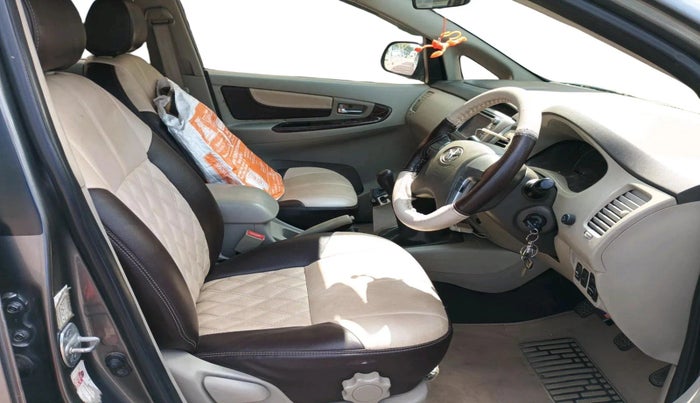 2014 Toyota Innova 2.5 VX 7 STR, Diesel, Manual, 1,26,042 km, interior
