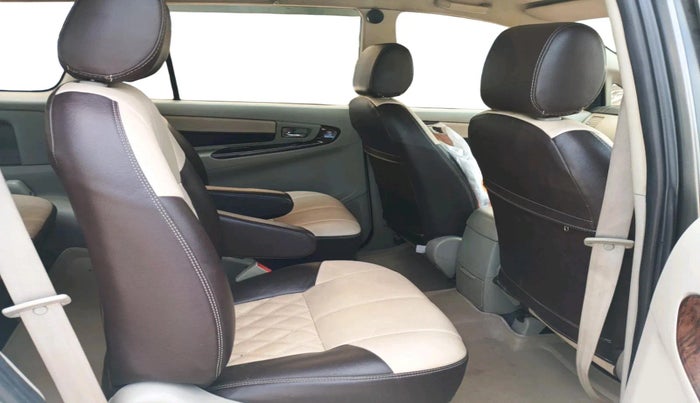 2014 Toyota Innova 2.5 VX 7 STR, Diesel, Manual, 1,26,042 km, interior
