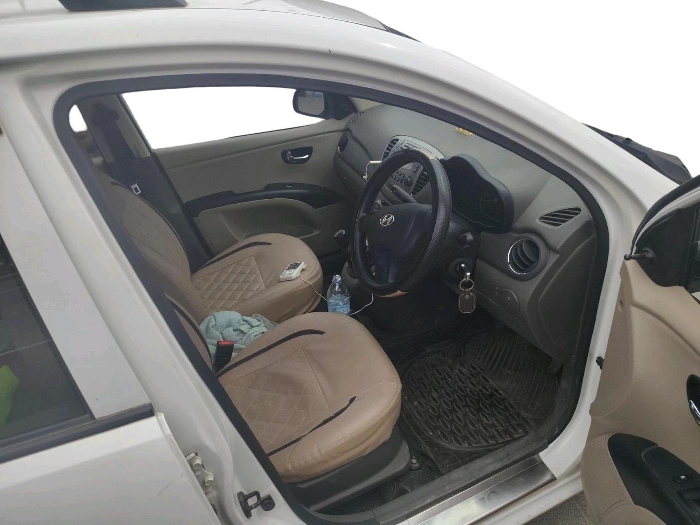 2014 Hyundai i10 SPORTZ 1.1, Petrol, Manual, 1,51,059 km, interior