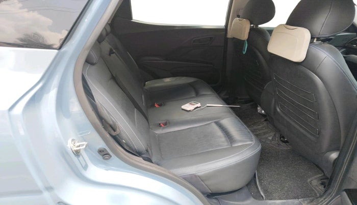 2023 Mahindra XUV400 EL 7.2 KW, Electric, Automatic, 32,496 km, interior