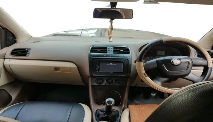 2012 Skoda Rapid AMBITION 1.6 TDI CR MT, Diesel, Manual, 90,984 km, interior