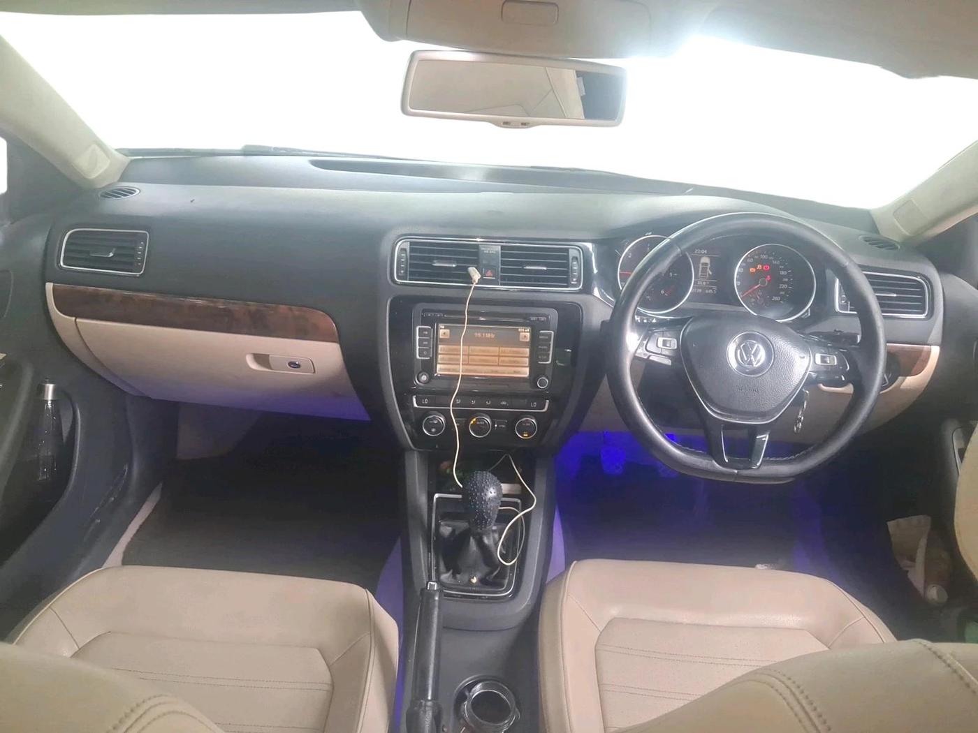 2015 Volkswagen Jetta COMFORTLINE TDI, Diesel, Manual, 1,42,739 km, interior