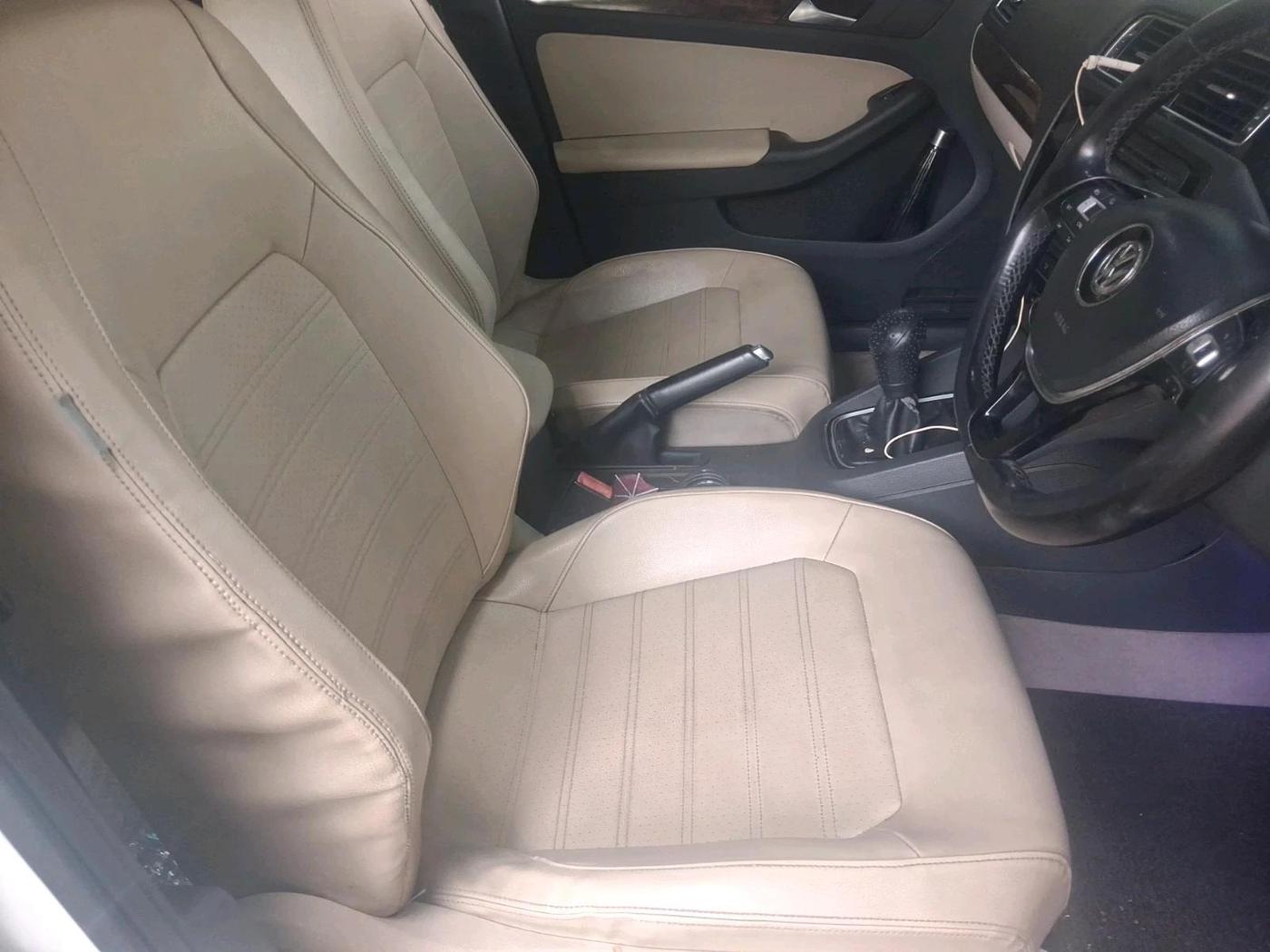 2015 Volkswagen Jetta COMFORTLINE TDI, Diesel, Manual, 1,42,739 km, interior