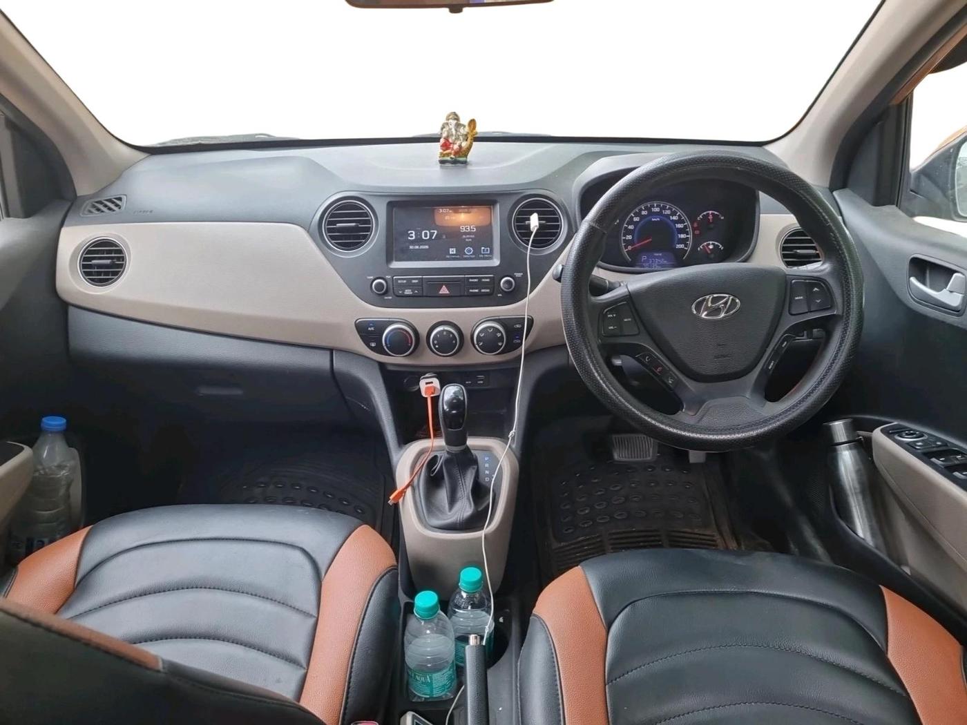2017 Hyundai Grand i10 SPORTZ (O) AT 1.2 KAPPA VTVT, CNG, Automatic, 70,135 km, interior
