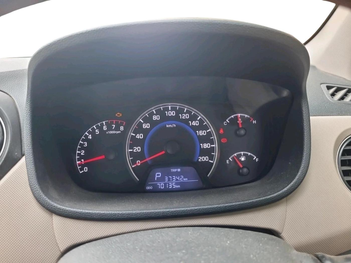 2017 Hyundai Grand i10 SPORTZ (O) AT 1.2 KAPPA VTVT, CNG, Automatic, 70,135 km, interior