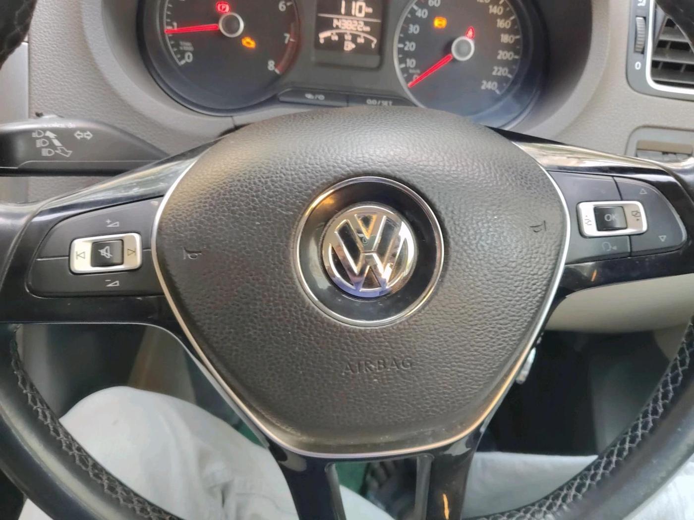 2020 Volkswagen Vento HIGHLINE 1.0L TSI, Petrol, Manual, 1,43,824 km, interior