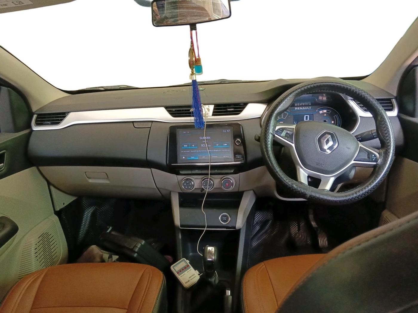 2022 Renault TRIBER RXZ AMT, Petrol, Automatic, 49,171 km, interior