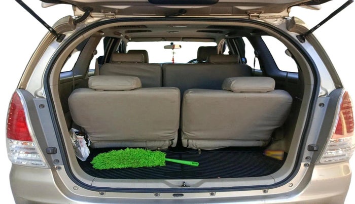 2011 Toyota Innova 2.5 G4 8 STR, Diesel, Manual, 93,959 km, exterior