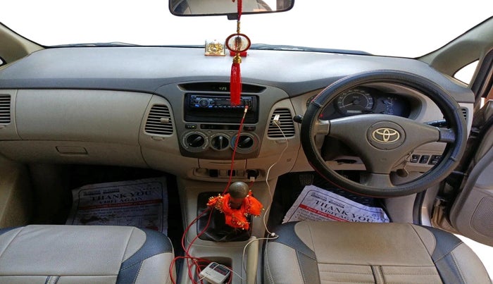 2011 Toyota Innova 2.5 G4 8 STR, Diesel, Manual, 93,959 km, interior