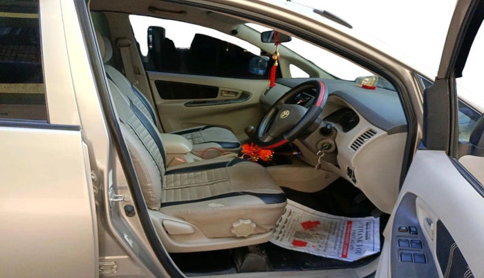 2011 Toyota Innova 2.5 G4 8 STR, Diesel, Manual, 93,959 km, interior