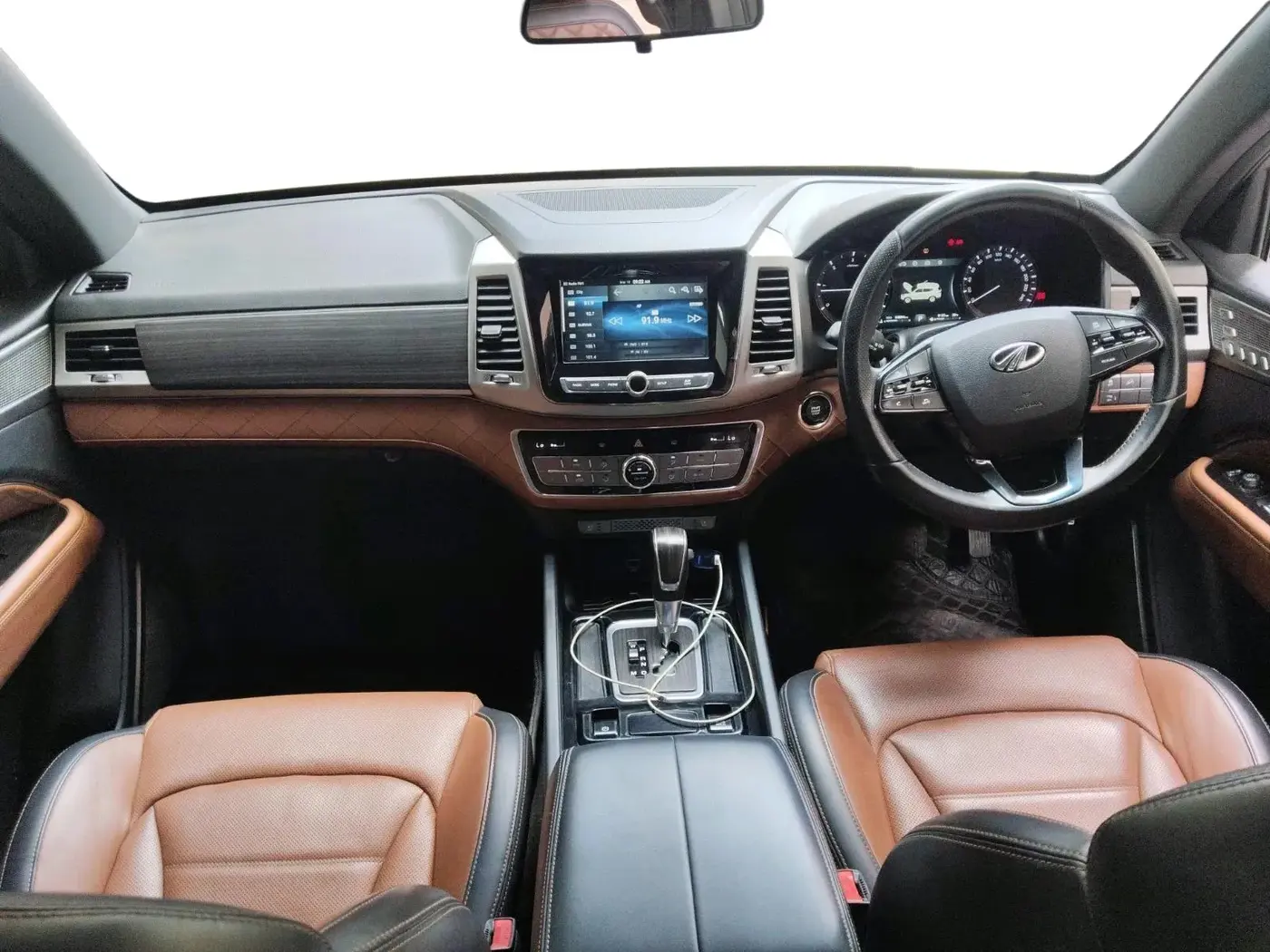 2022 Mahindra ALTURAS G4 2WD AT, Diesel, Automatic, 64,694 km, interior