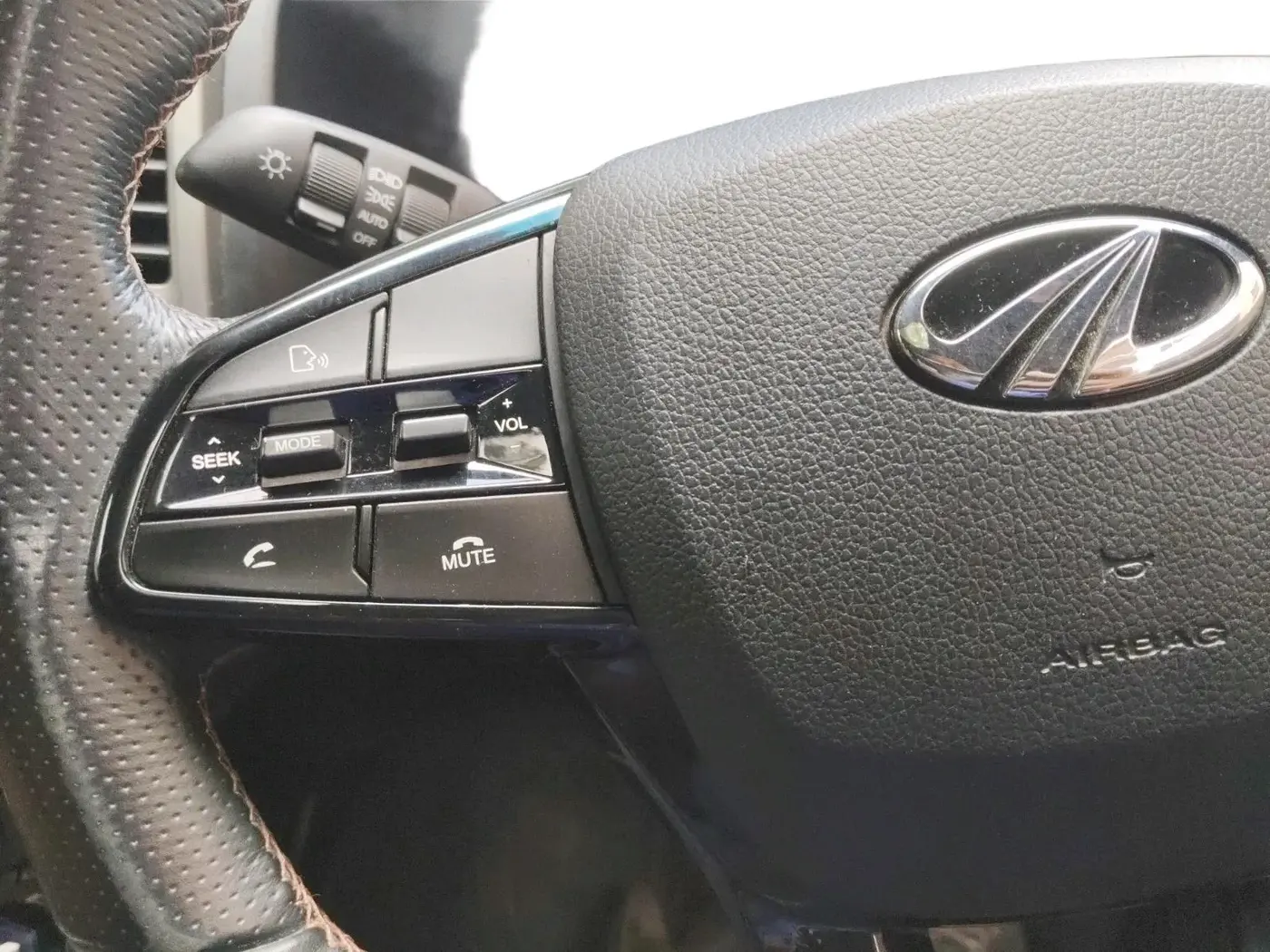 2022 Mahindra ALTURAS G4 2WD AT, Diesel, Automatic, 64,694 km, interior