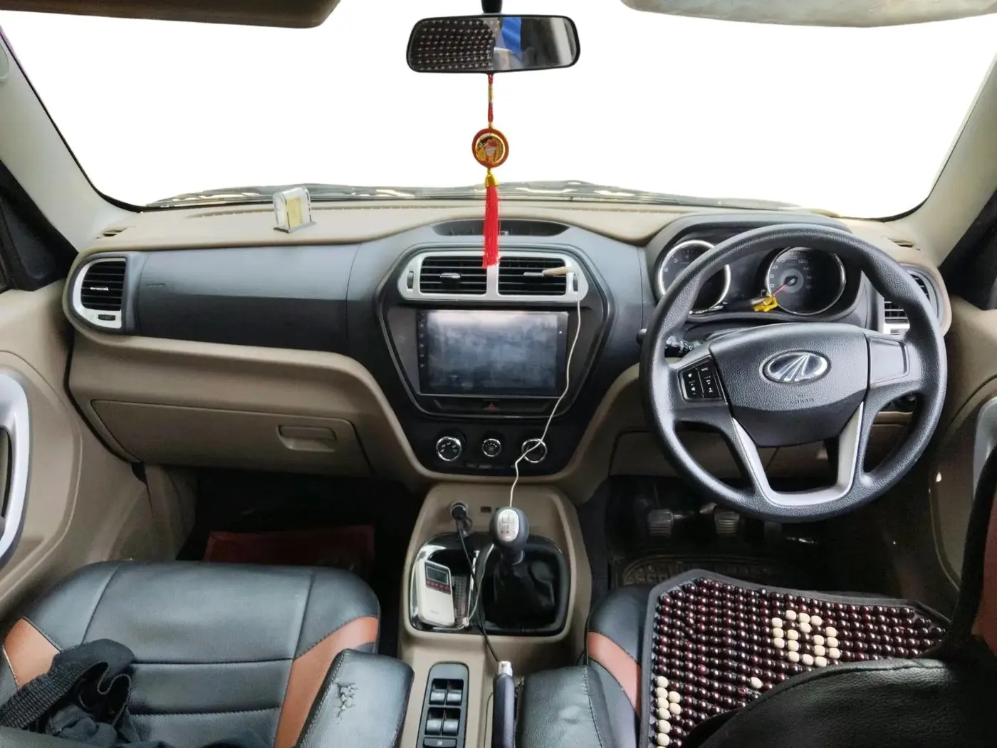 2018 Mahindra TUV300 T8, Diesel, Manual, 1,19,079 km, interior
