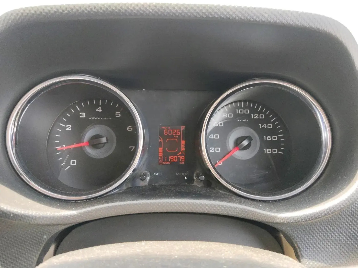 2018 Mahindra TUV300 T8, Diesel, Manual, 1,19,079 km, interior