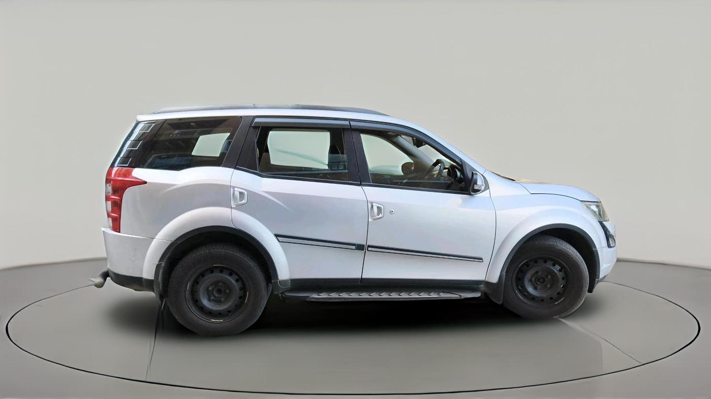 2017 Mahindra XUV500 W6, Diesel, Manual, 1,28,364 km, exterior