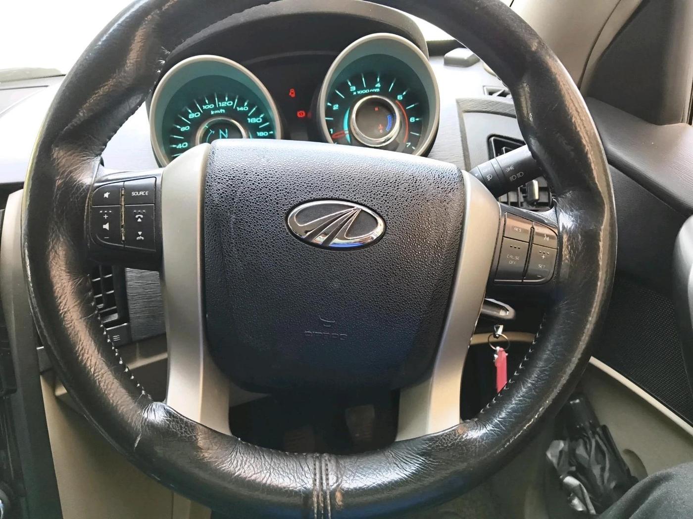 2017 Mahindra XUV500 W6, Diesel, Manual, 1,28,364 km, interior