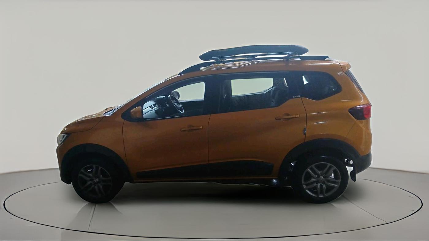 2021 Renault TRIBER RXZ, Petrol, Manual, 44,299 km, exterior