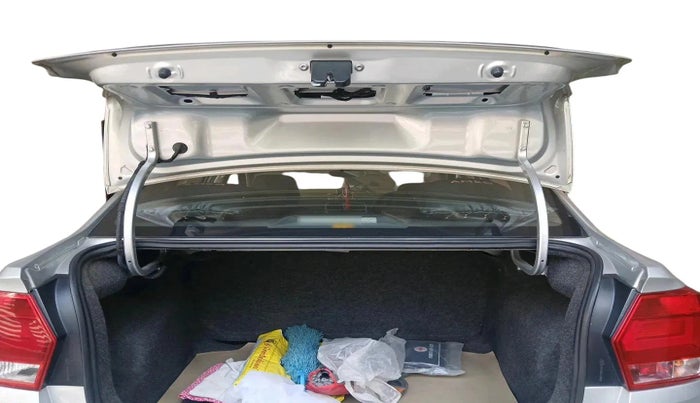 2016 Volkswagen Ameo HIGHLINE1.2L, Petrol, Manual, 46,358 km, exterior