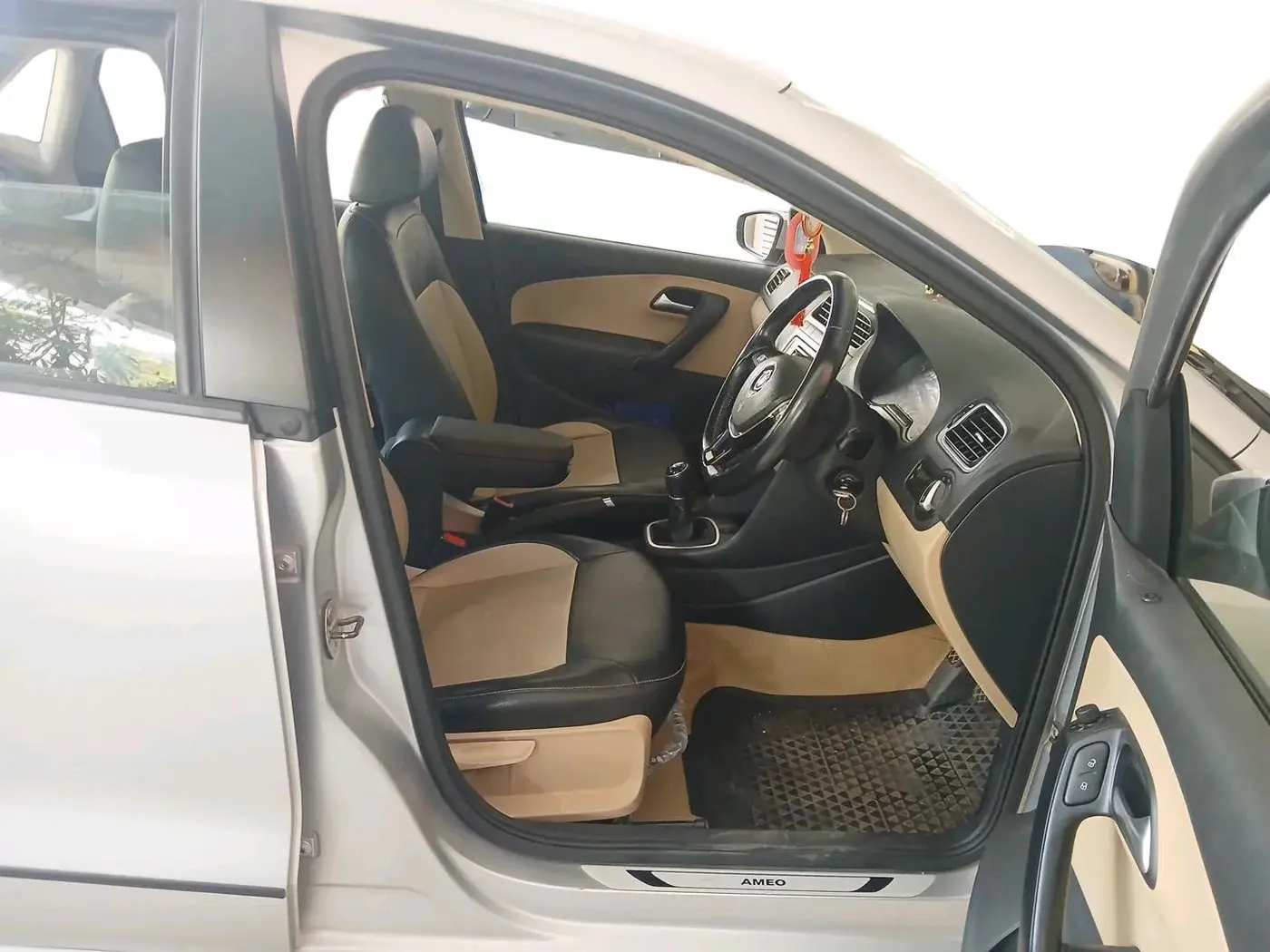 2016 Volkswagen Ameo HIGHLINE1.2L, Petrol, Manual, 46,358 km, interior