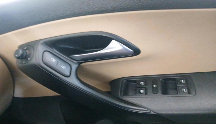 2016 Volkswagen Ameo HIGHLINE1.2L, Petrol, Manual, 46,358 km, interior