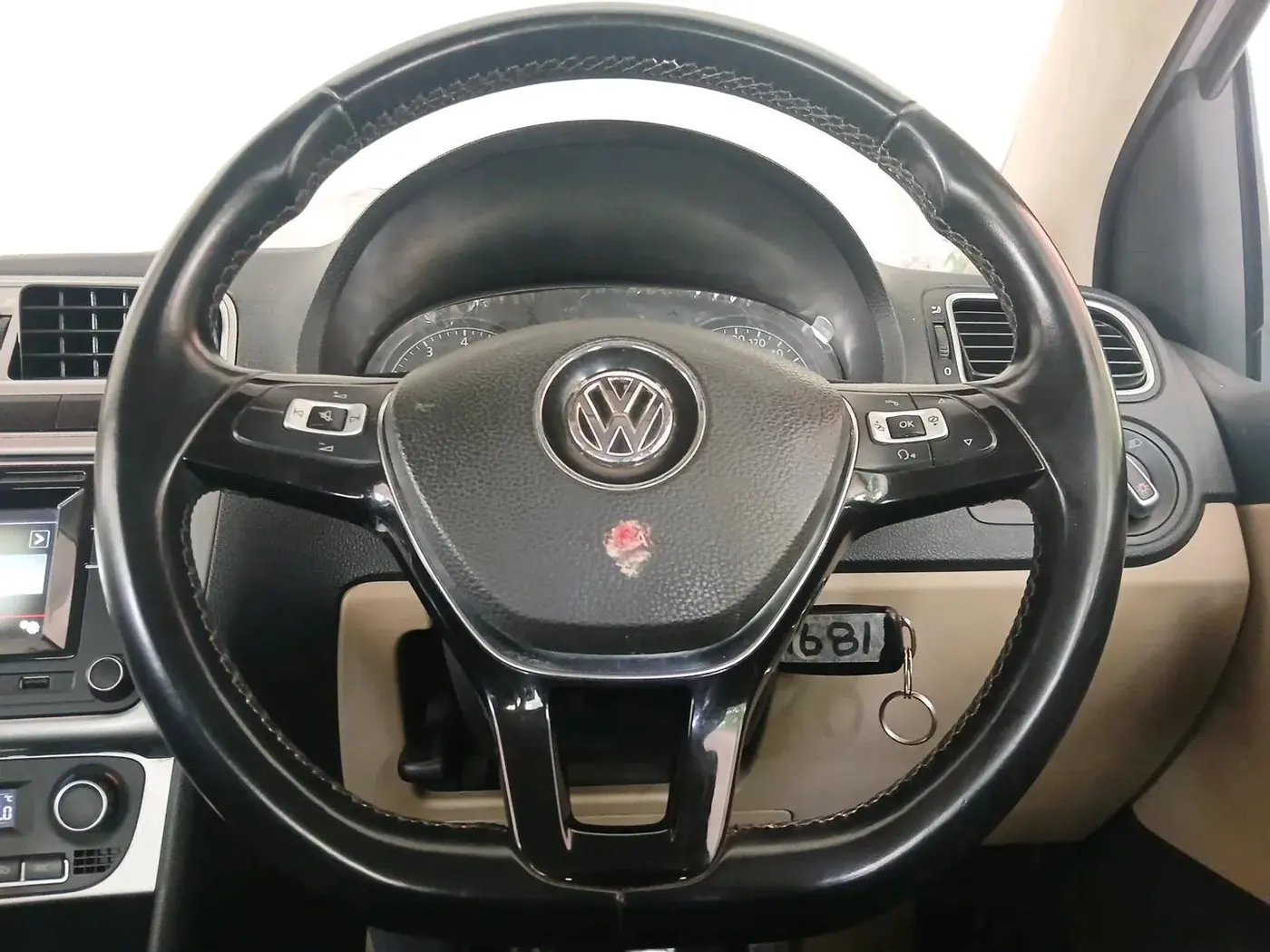 2016 Volkswagen Ameo HIGHLINE1.2L, Petrol, Manual, 46,358 km, interior