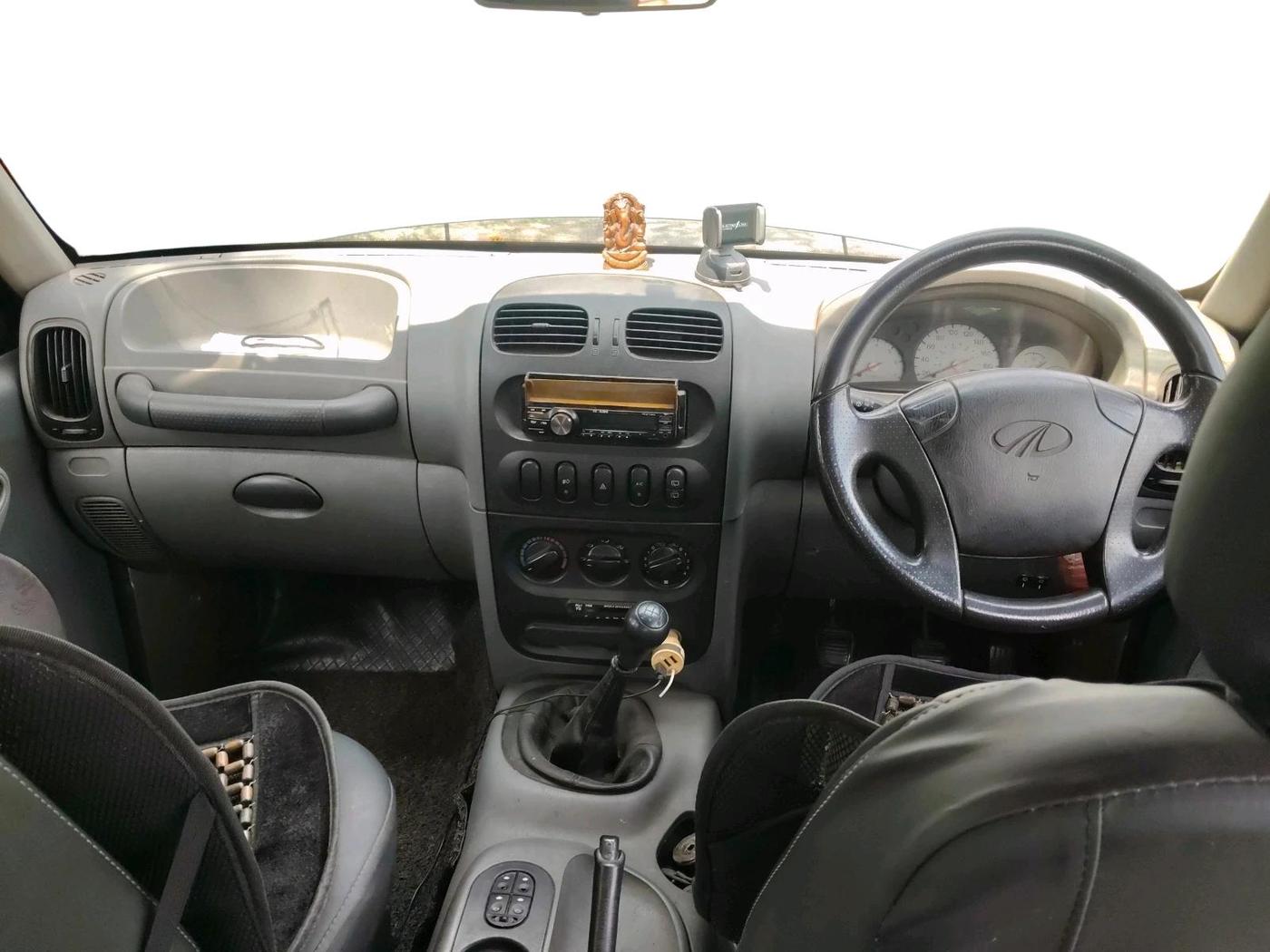 2002 Mahindra Scorpio 2.6 DX CRDE, Diesel, Manual, 1,51,184 km, interior