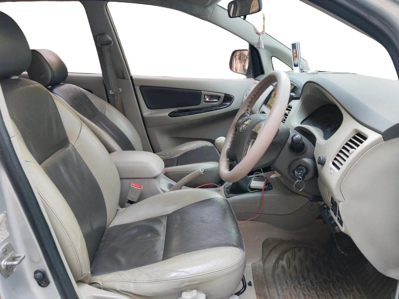 2014 Toyota Innova 2.5 ZX 7 STR, Diesel, Manual, 85,814 km, interior