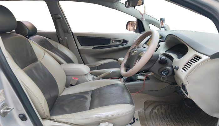 2014 Toyota Innova 2.5 ZX 7 STR, Diesel, Manual, 85,814 km, interior
