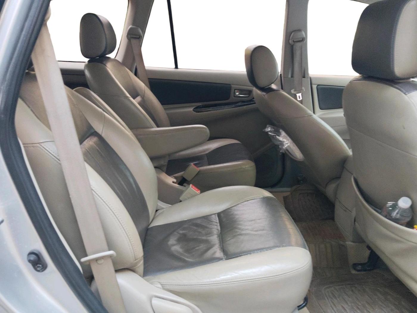 2014 Toyota Innova 2.5 ZX 7 STR, Diesel, Manual, 85,814 km, interior