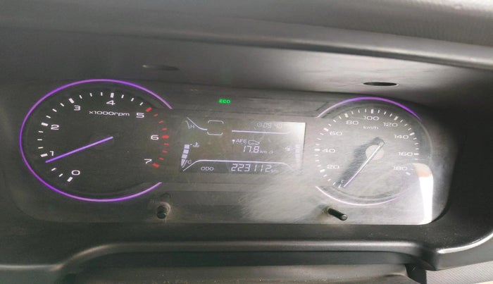 2018 Mahindra MARAZZO M2 8 STR, Diesel, Manual, 2,23,112 km, interior