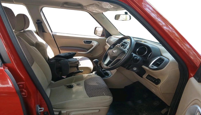 2018 Mahindra TUV300 T8, Diesel, Manual, 65,284 km, interior