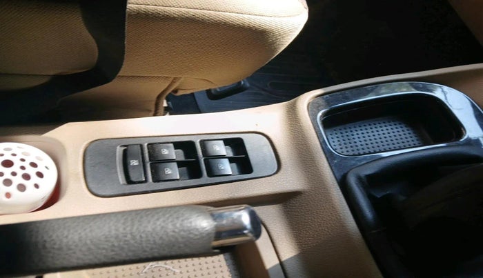 2018 Mahindra TUV300 T8, Diesel, Manual, 65,284 km, interior