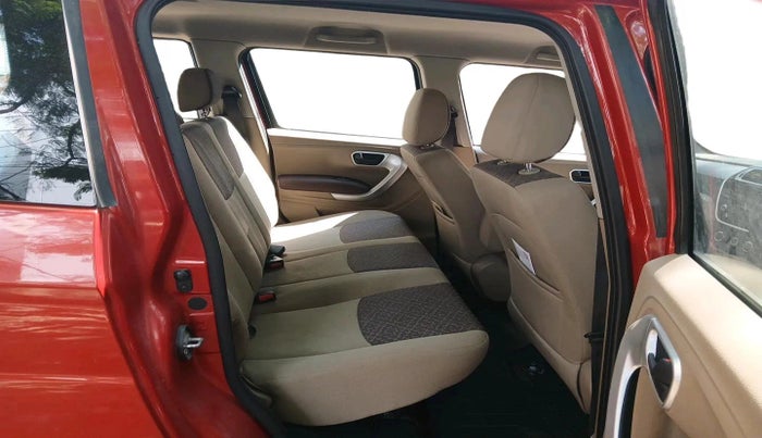 2018 Mahindra TUV300 T8, Diesel, Manual, 65,284 km, interior