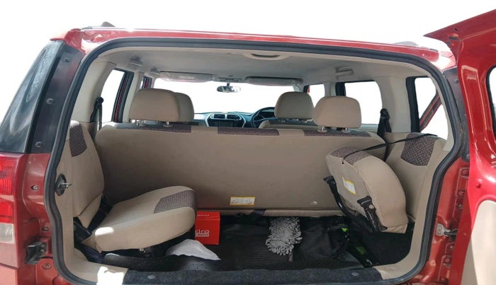 2018 Mahindra TUV300 T8, Diesel, Manual, 65,284 km, interior