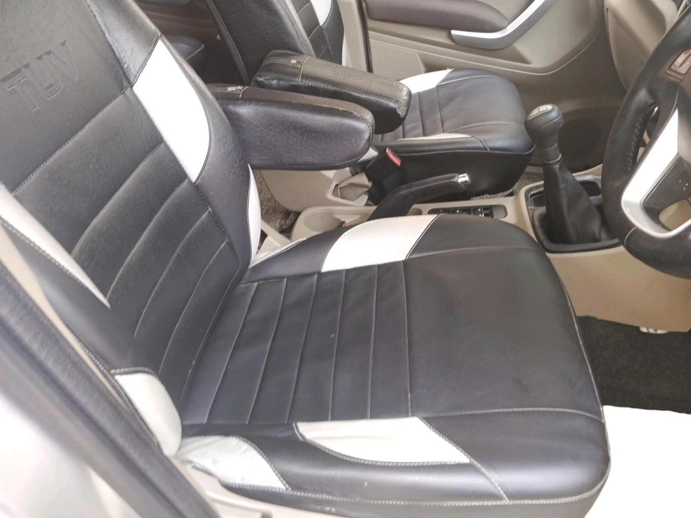 2016 Mahindra TUV300 T8, Diesel, Manual, 91,500 km, interior
