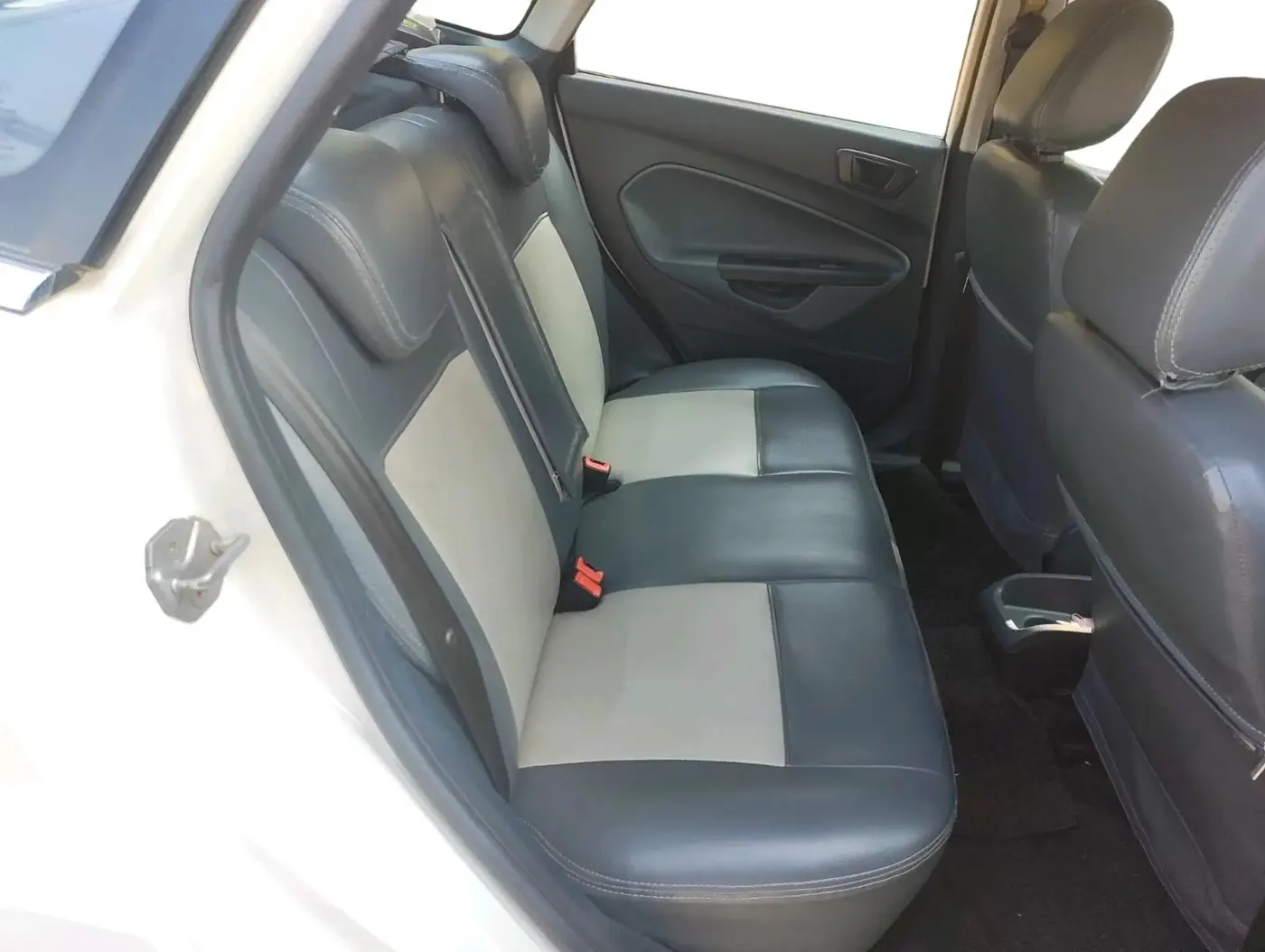 2012 Ford Fiesta TITANIUM+ DIESEL, Diesel, Manual, 1,16,765 km, interior
