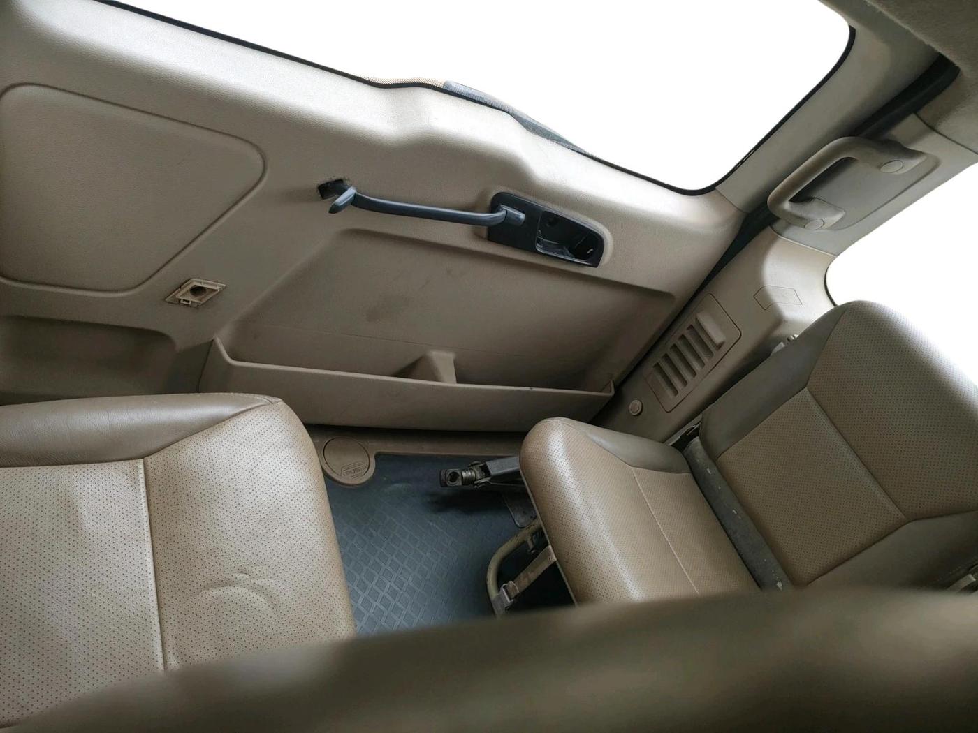 2013 Tata Safari Storme 2.2 VX 4X2, Diesel, Manual, 1,70,608 km, interior