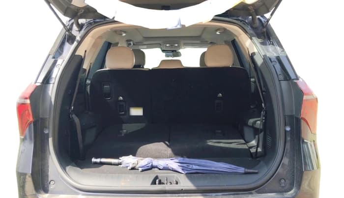 2023 Mahindra XUV700 AX 7 LUXURY D AT 7 STR, Diesel, Automatic, 37,208 km, exterior
