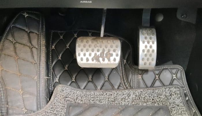 2023 Mahindra XUV700 AX 7 LUXURY D AT 7 STR, Diesel, Automatic, 37,208 km, interior