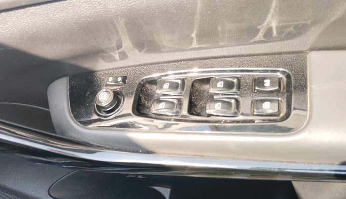 2023 Mahindra XUV700 AX 7 LUXURY D AT 7 STR, Diesel, Automatic, 37,208 km, interior