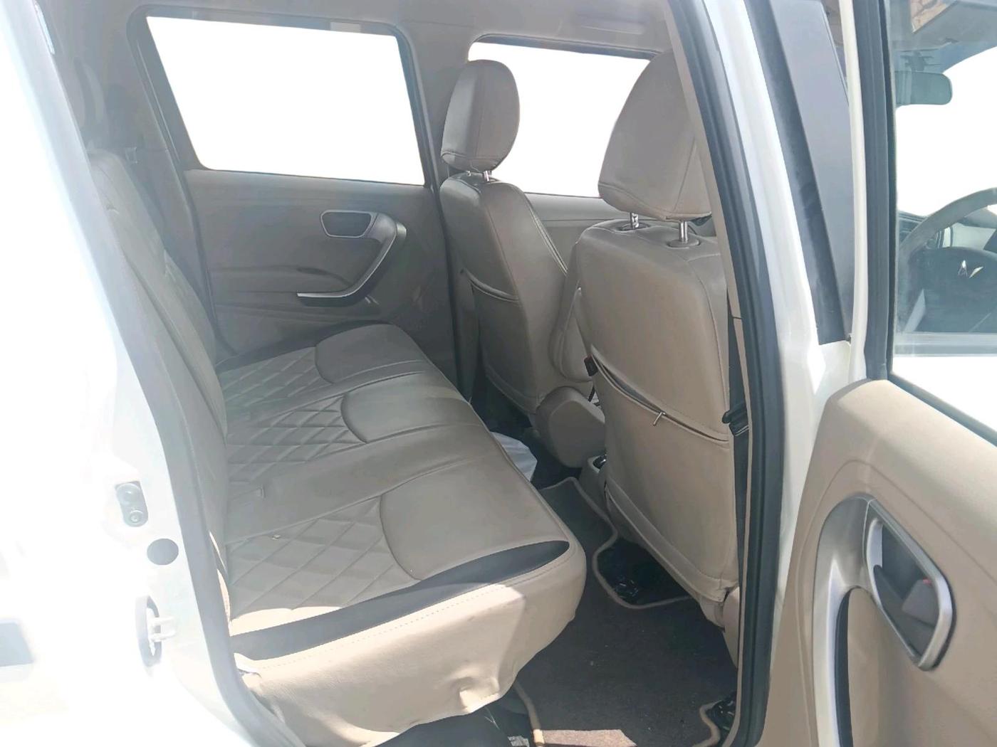 2023 Mahindra BOLERO NEO N10 R, Diesel, Manual, 67,382 km, interior
