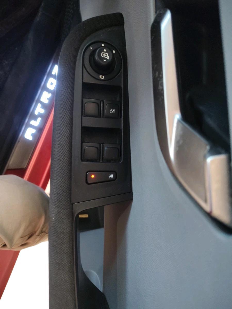 2020 Tata ALTROZ XZ PETROL, Petrol, Manual, 73,176 km, interior