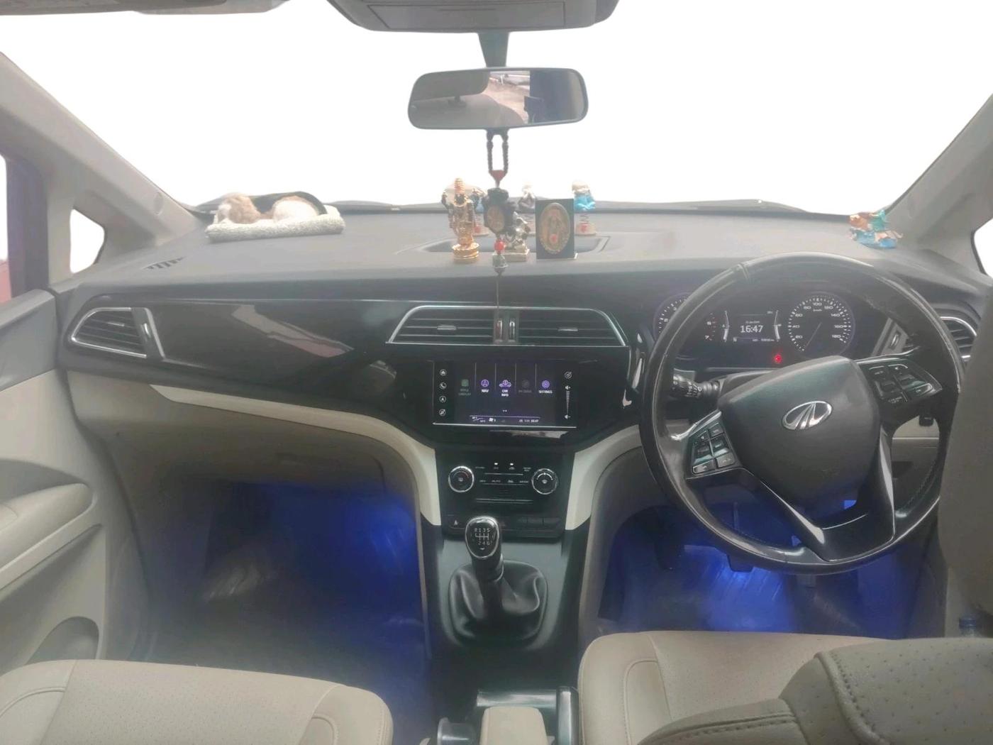 2018 Mahindra MARAZZO M8 7 STR, Diesel, Manual, 93,039 km, interior