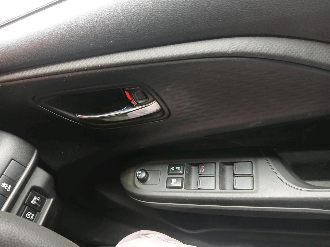 2024 Maruti Swift VXi, Petrol, Manual, 15,395 km, interior
