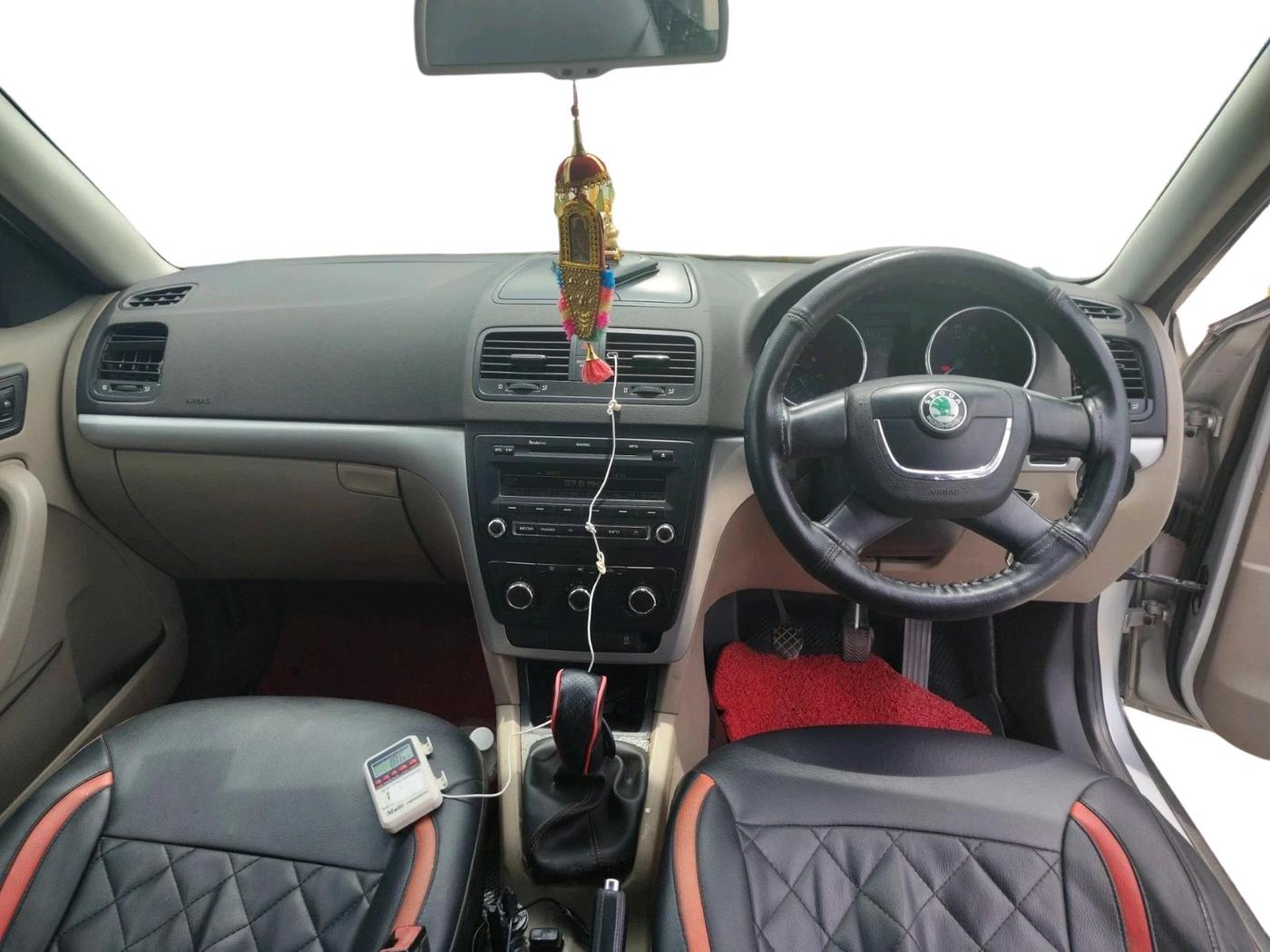 2012 Skoda Yeti AMBIENTE, Diesel, Manual, 1,44,528 km, interior