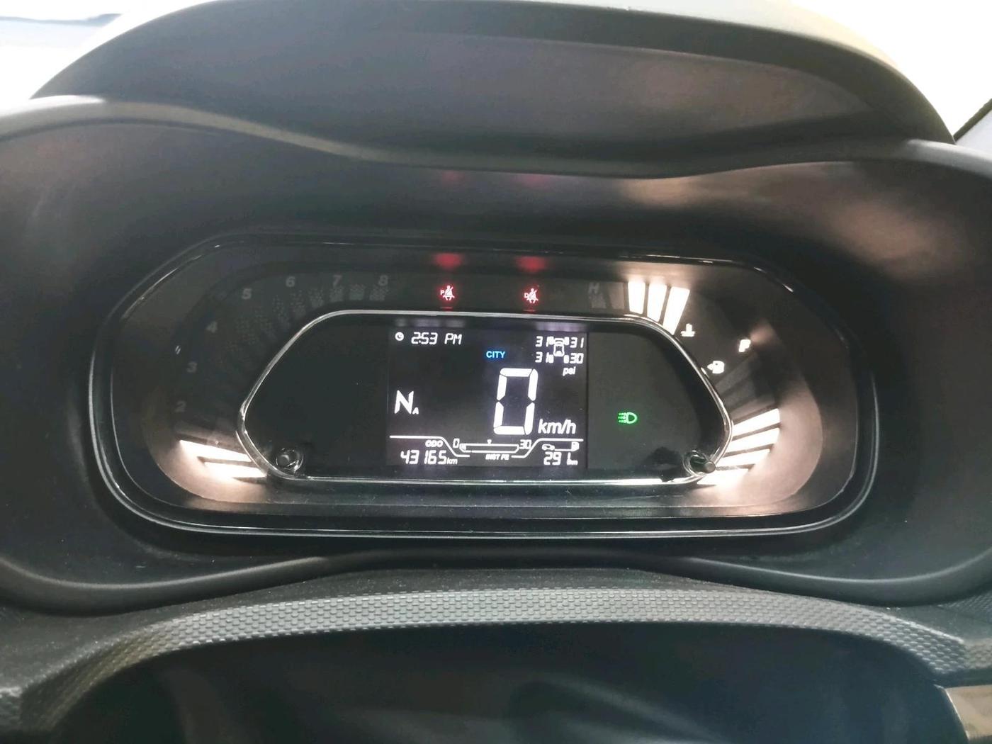 2023 Tata NEXON XZA PLUS LUX SUNROOF DARK PETROL, Petrol, Automatic, 43,165 km, interior