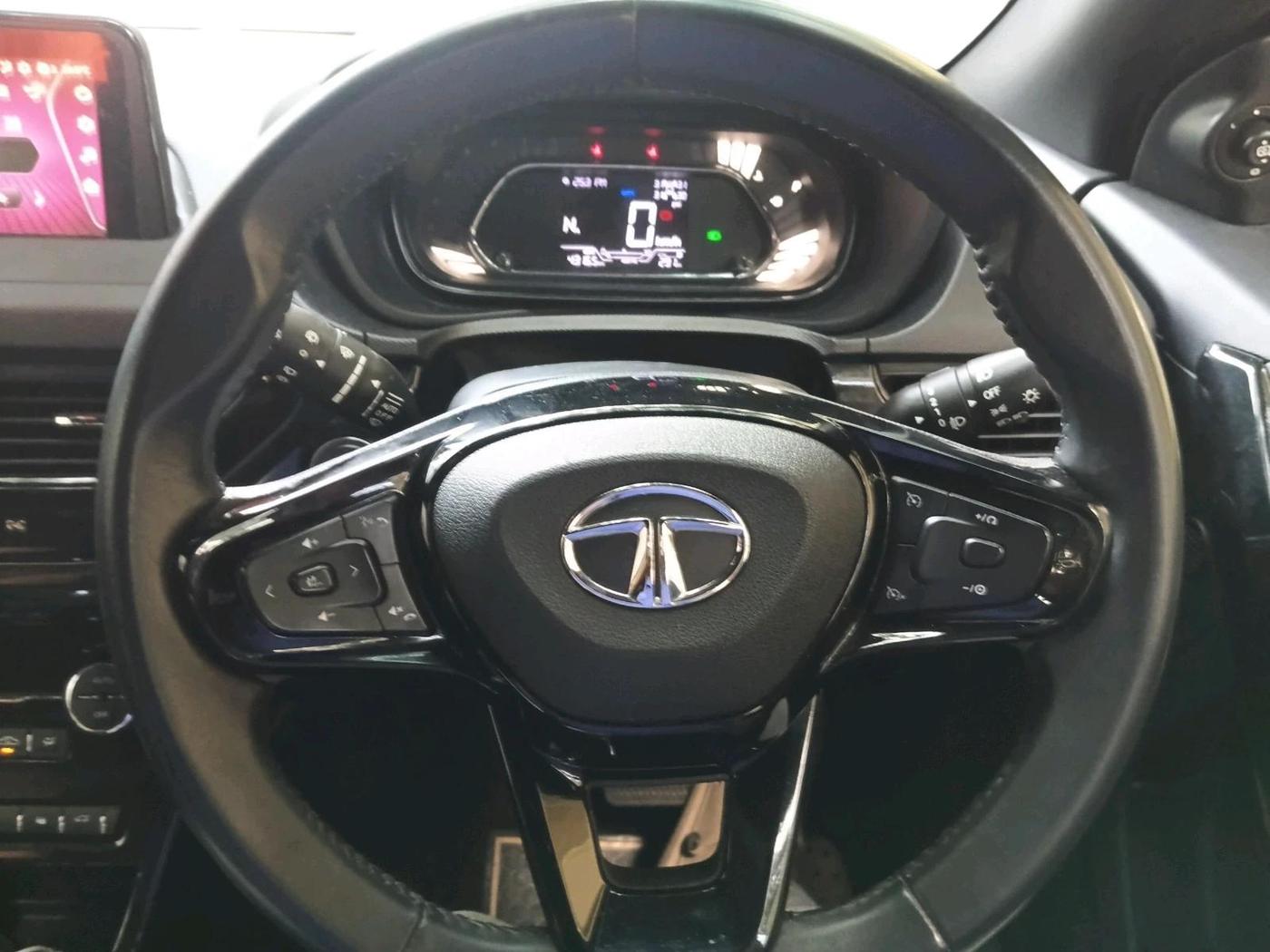 2023 Tata NEXON XZA PLUS LUX SUNROOF DARK PETROL, Petrol, Automatic, 43,165 km, interior